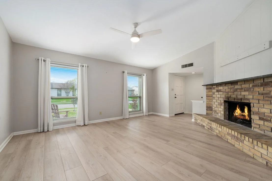 Photo of 413 Sandy Knoll Drive