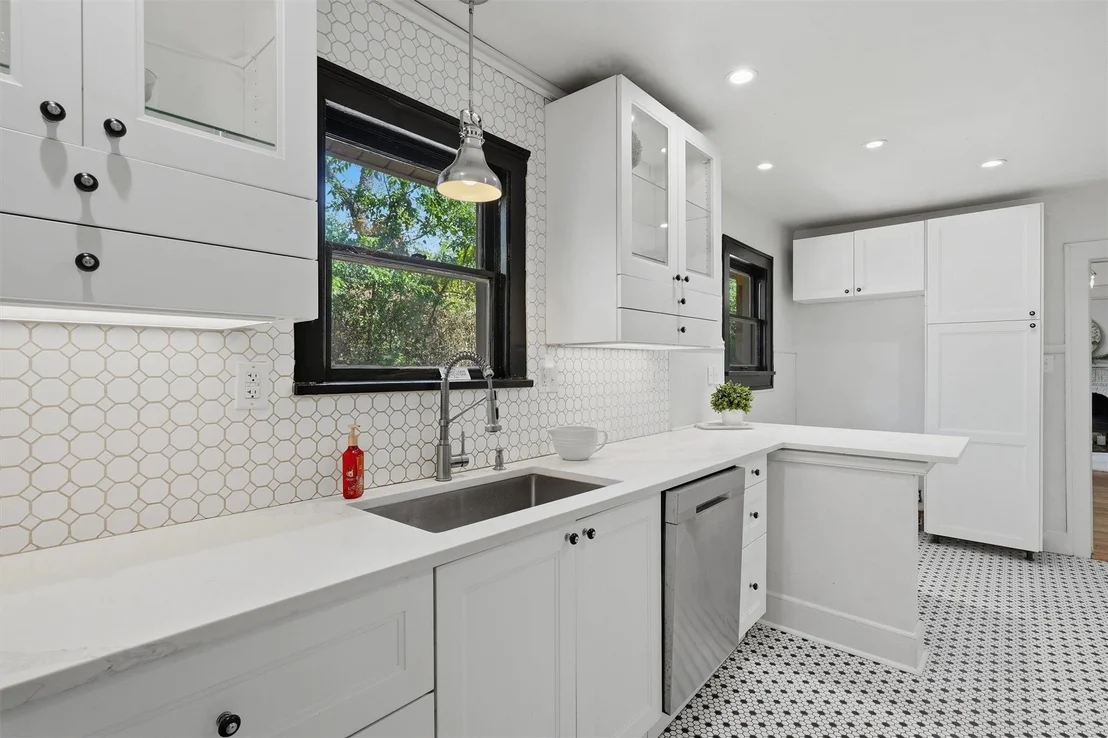Photo of 704 Forrest Avenue