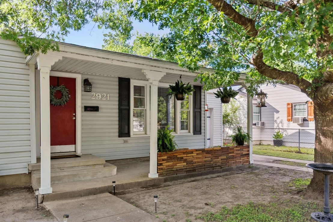 Photo of 2921 Summer Avenue
