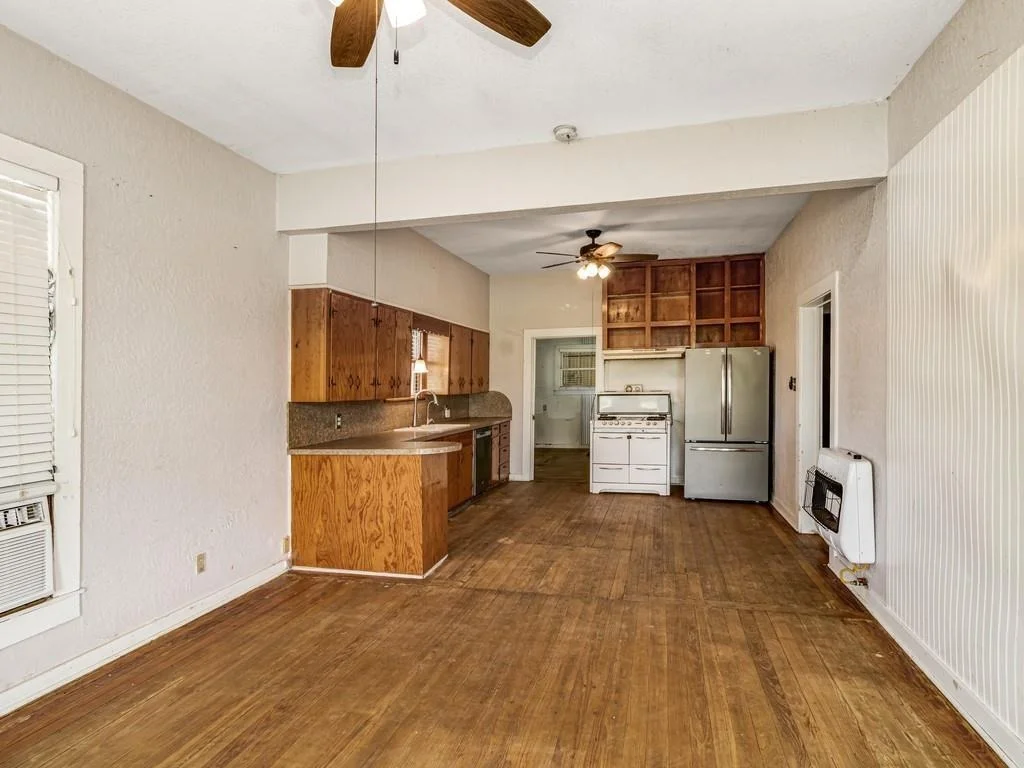 Photo of 112 W Hackberry Street