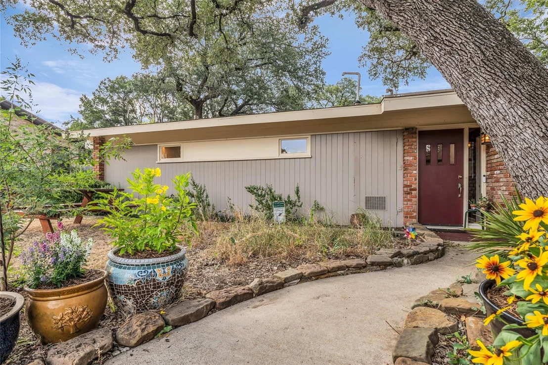 Photo of 2112 Gregory Lane