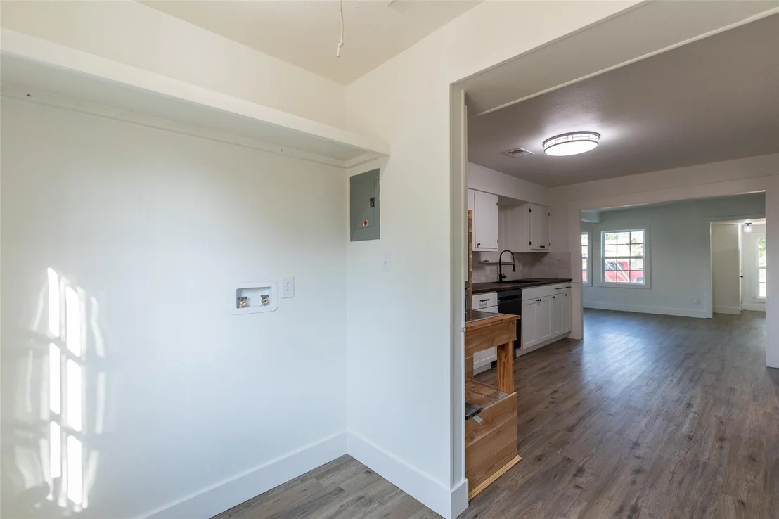 Photo of 909 Lane Avenue