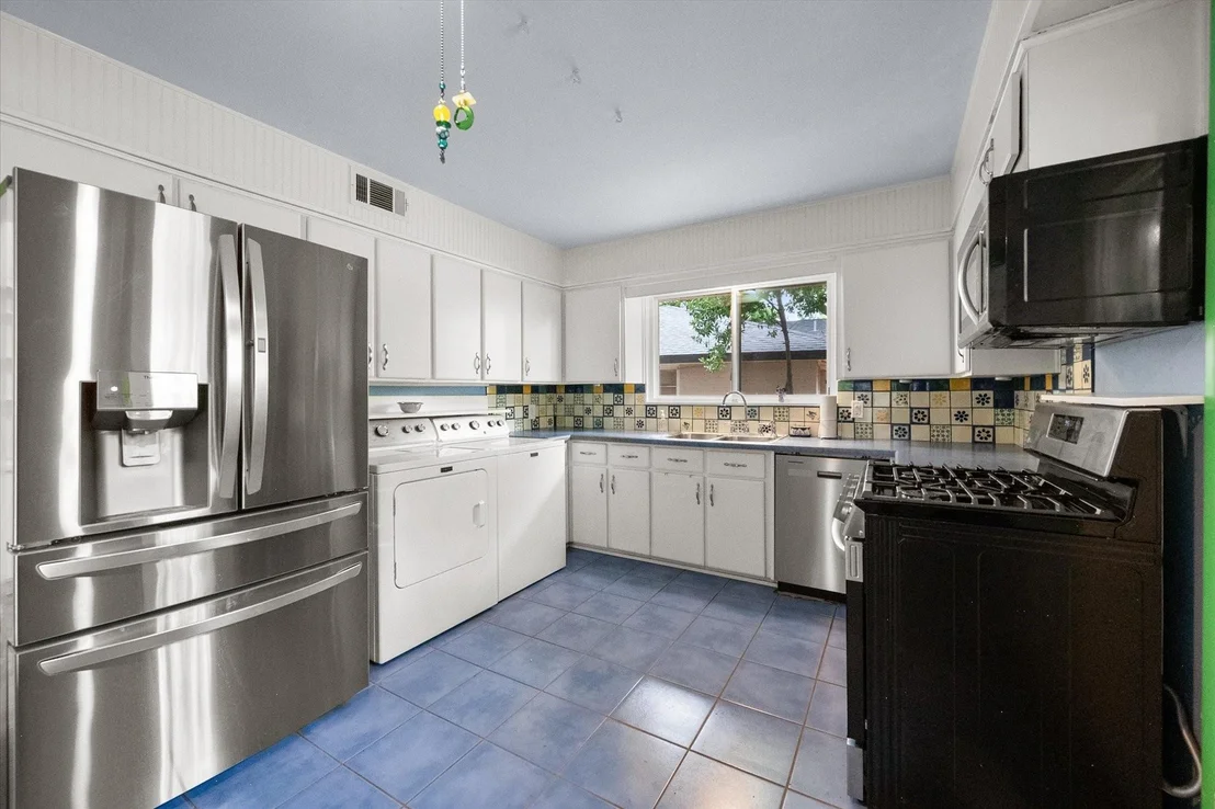 Photo of 1209 W Lilly Lane