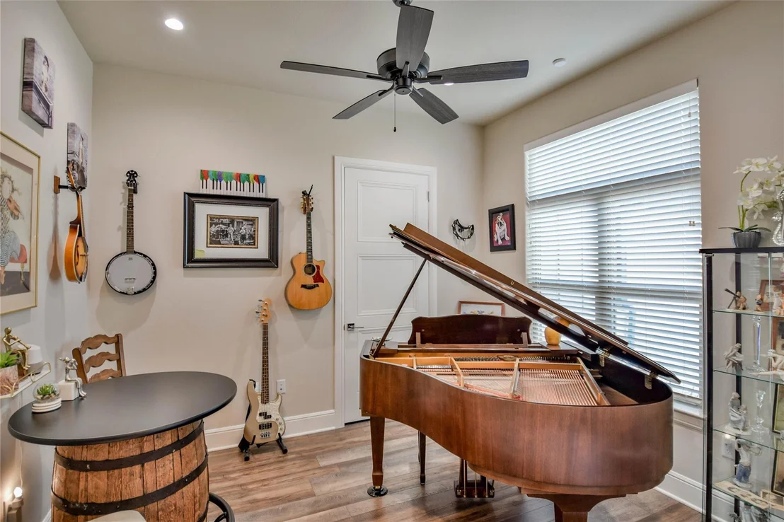 Photo of 8021 White Drive