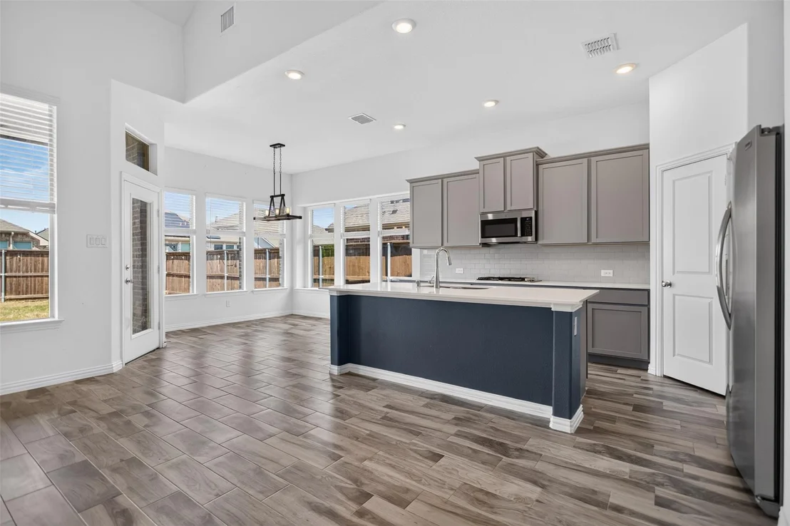 Photo of 729 Lombard Lane