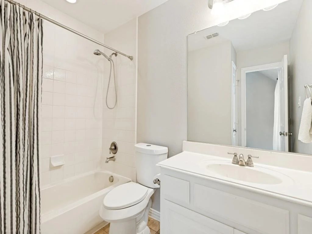 Photo of 1001 Thornapple Drive