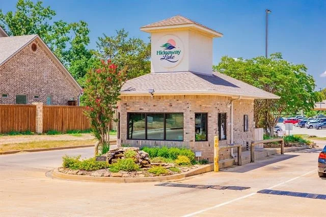 Photo of 321 Lakeview Drive