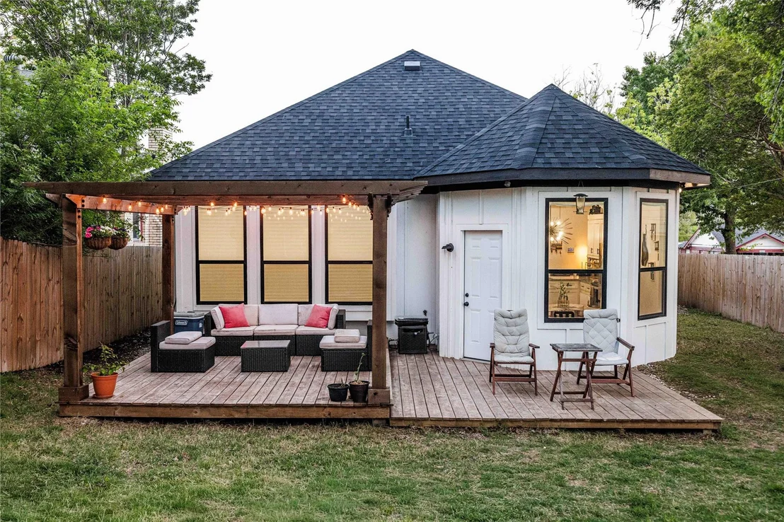 Photo of 3231 Fairview Avenue