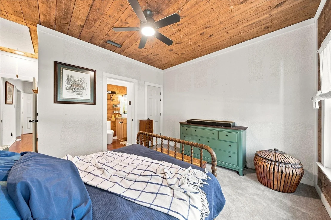 Photo of 202 E Avenue E