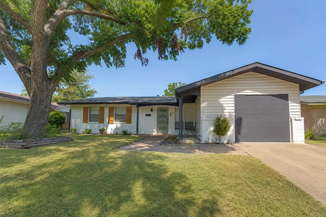 Photo of 3217 Centennial Drive