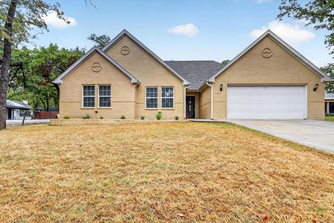 Photo of 1612 Tanglewood Drive