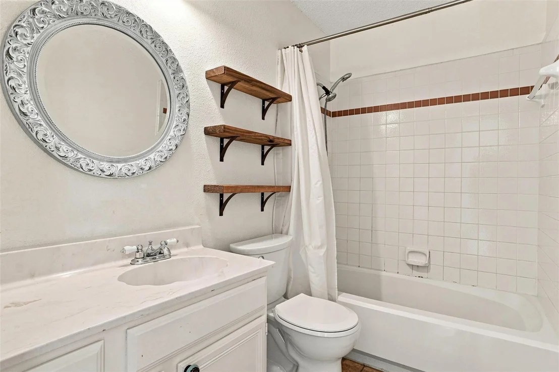Photo of 1001 Flower Drive