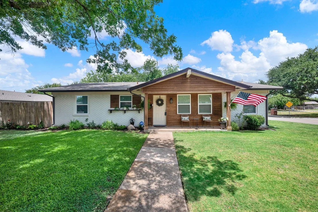 Photo of 745 Pinehurst Drive