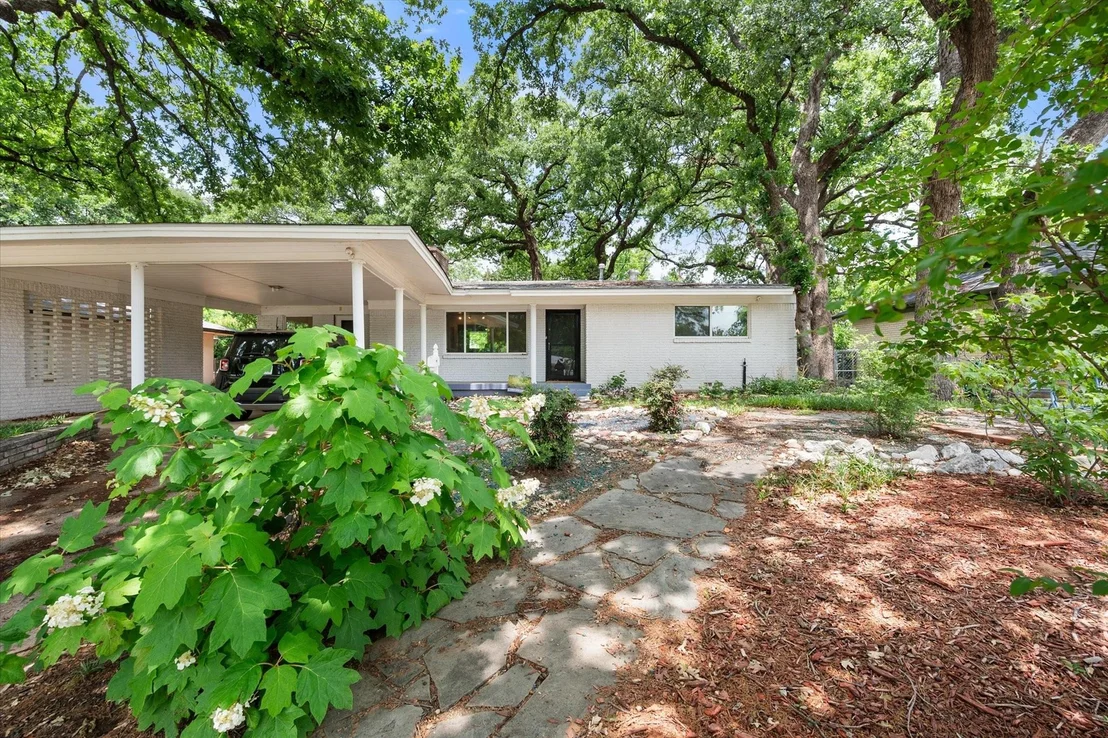 Photo of 1209 W Lilly Lane