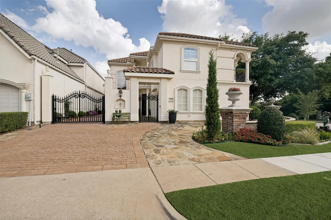 Photo of 5528 Gleneagles Drive