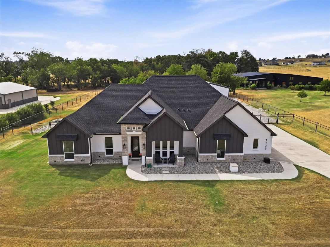 Photo of 1135 Paradise Parkway