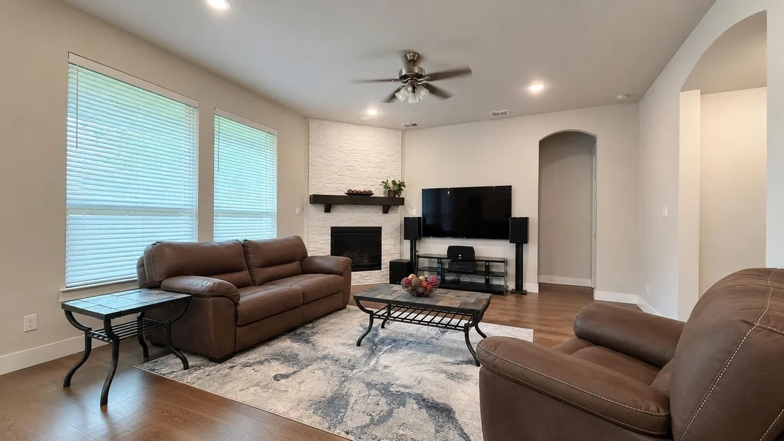 Photo of 912 Fallbrook Avenue