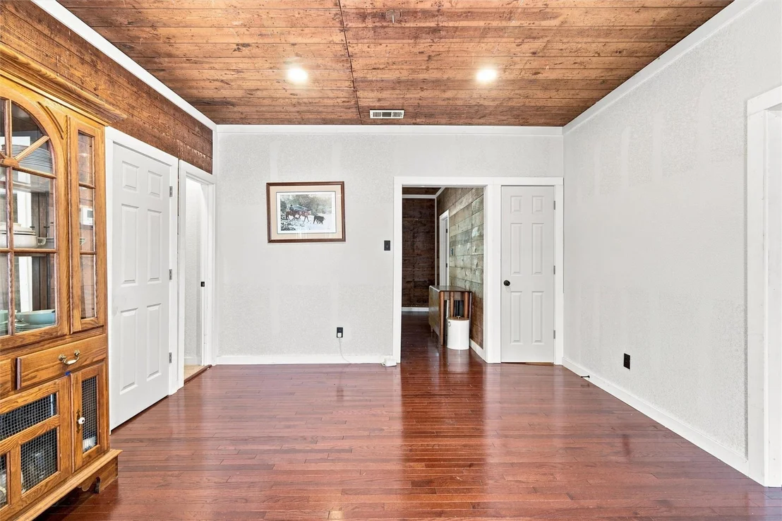 Photo of 202 E Avenue E