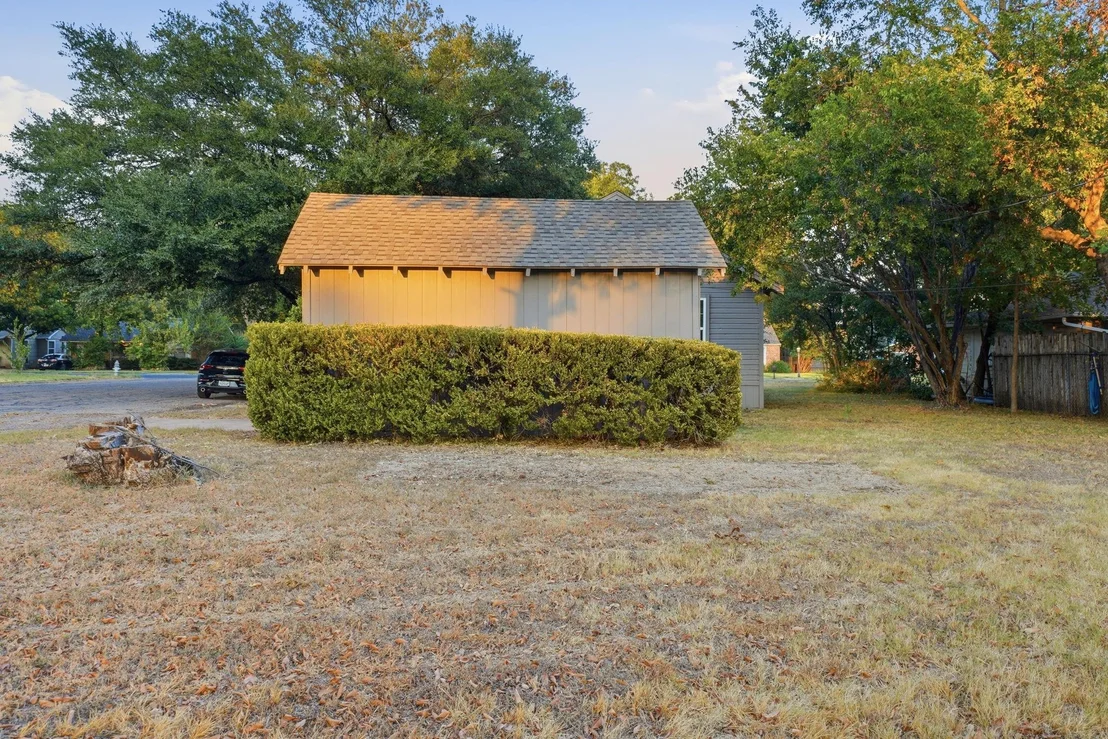 Photo of 908 Forrest Avenue