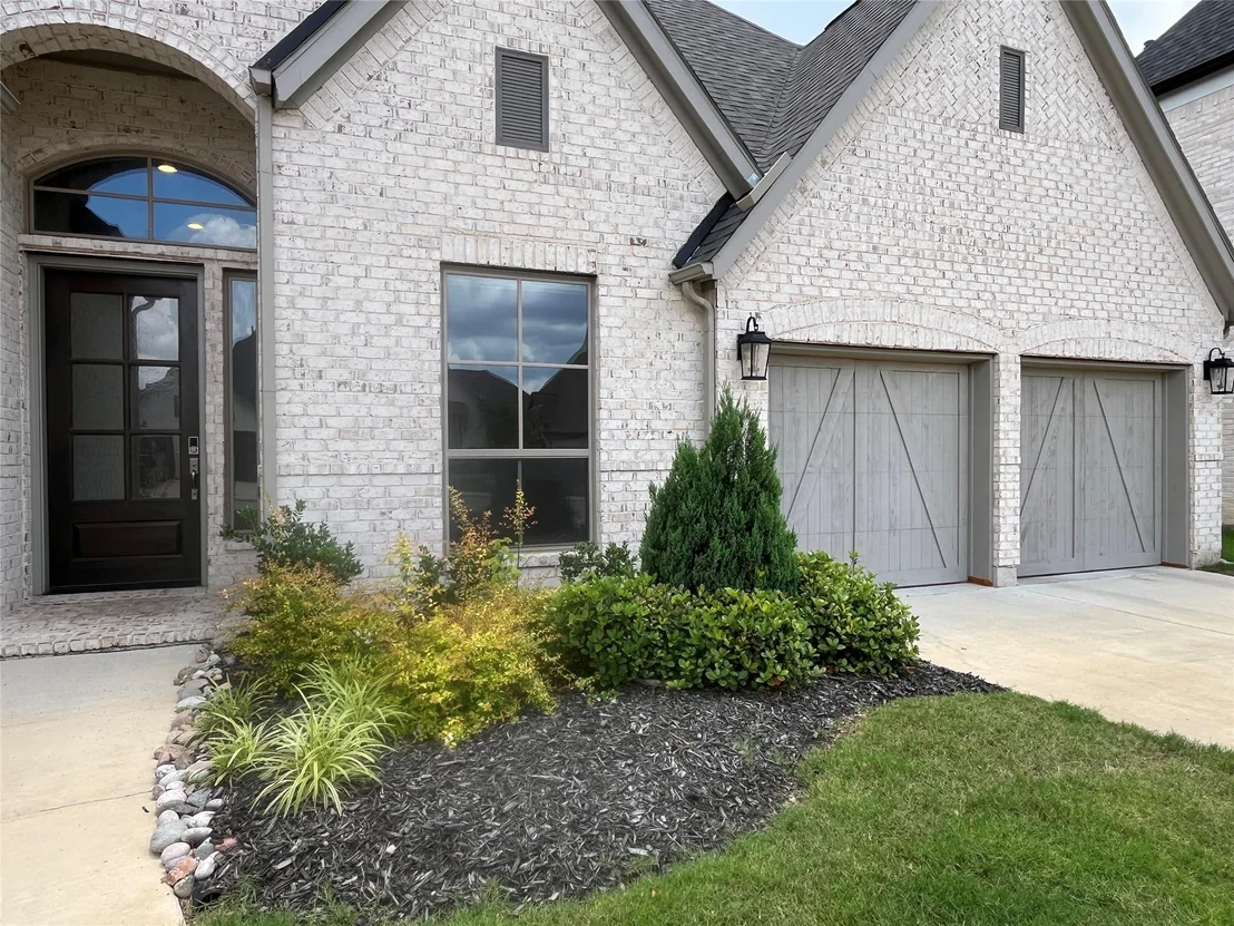 Photo of 2834 Midlake Drive