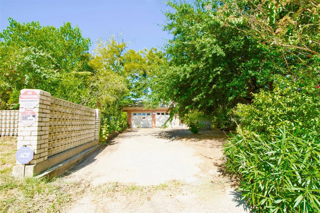 Photo of 819 Pecan Street