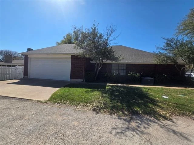 Photo of 1404 Roanoake Drive