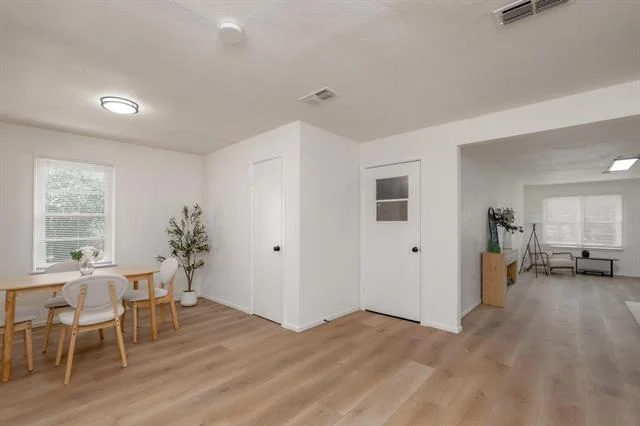 Photo of 2118 N Mockingbird Lane
