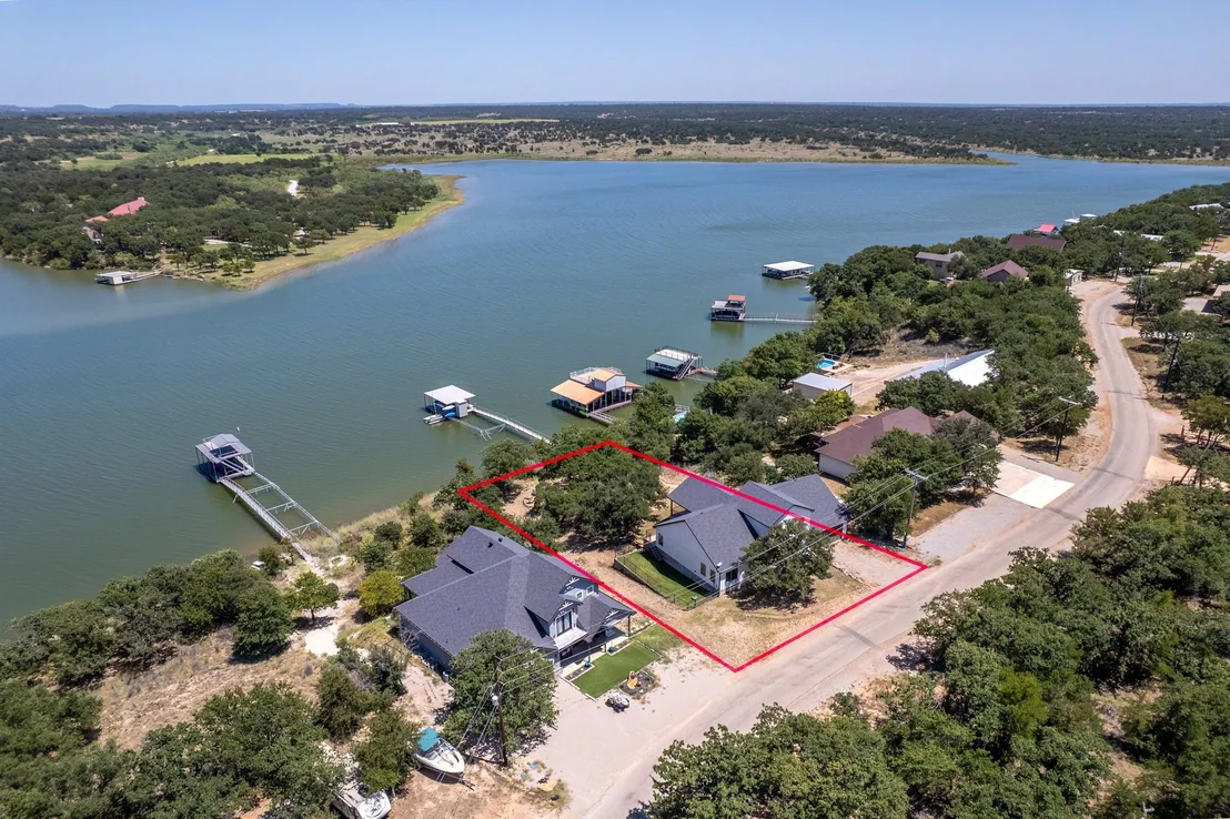 Photo of 660 Oak Point Drive
