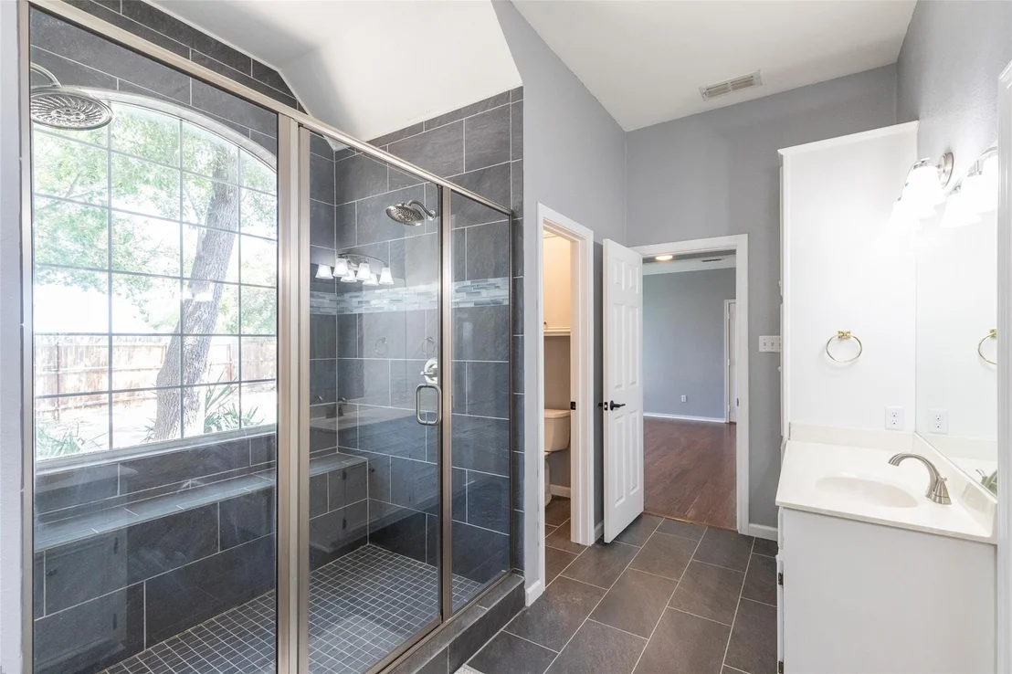 Photo of 1418 Kingwood Circle
