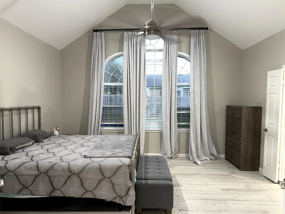 Photo of 520 Red River Road