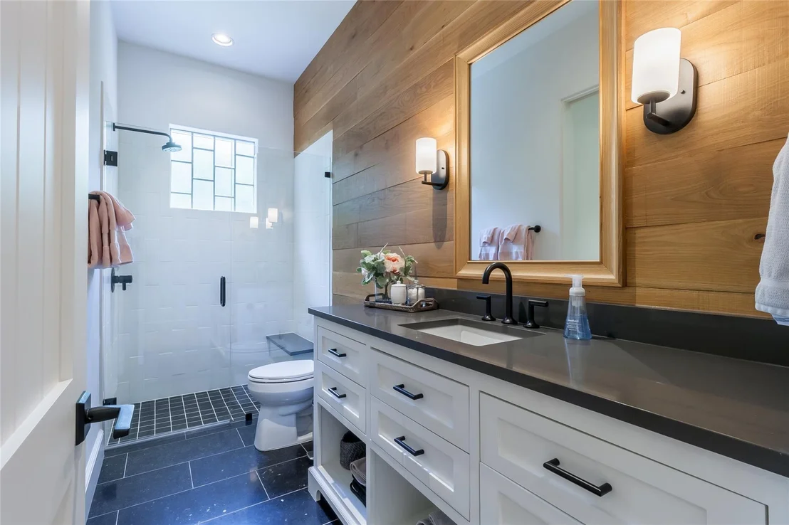 Photo of 341 Devon Drive