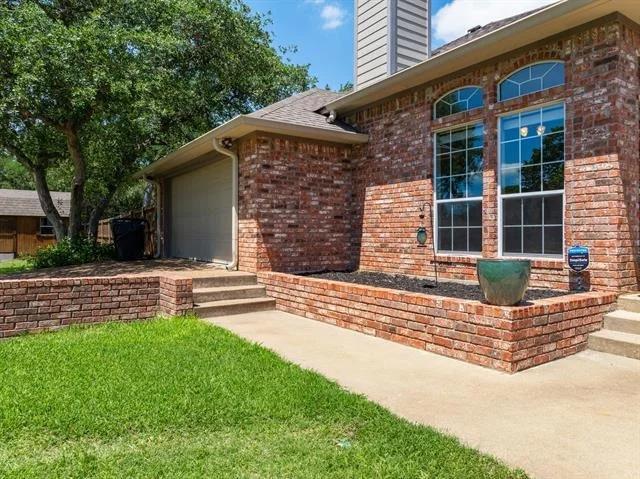 Photo of 100 Twisted Oak Lane