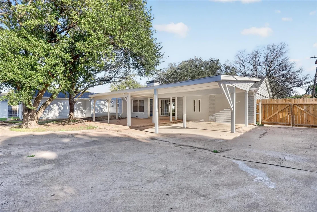Photo of 1204 Loma Alta Place
