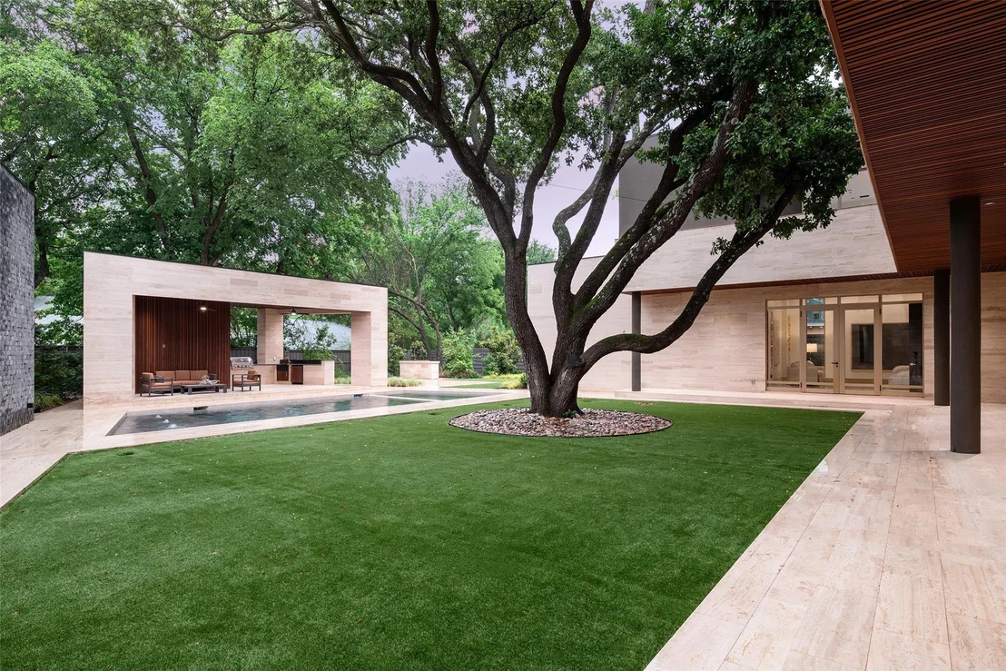Photo of 10920 Strait Lane
