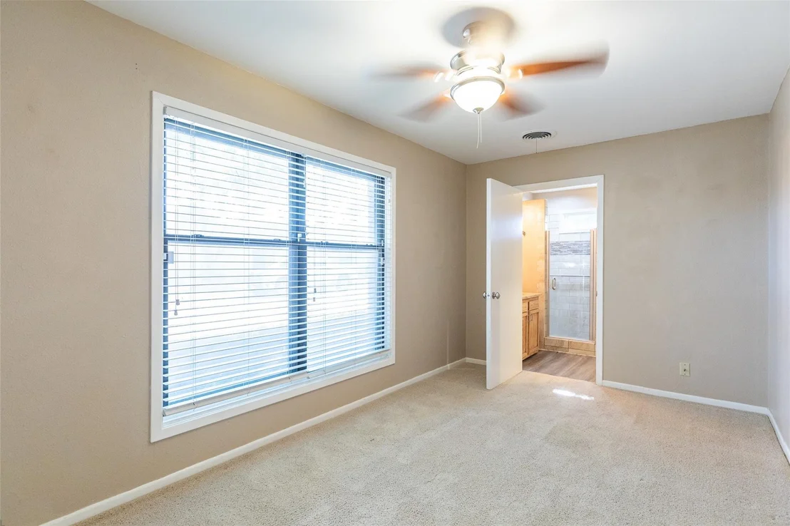 Photo of 55 Surrey Square