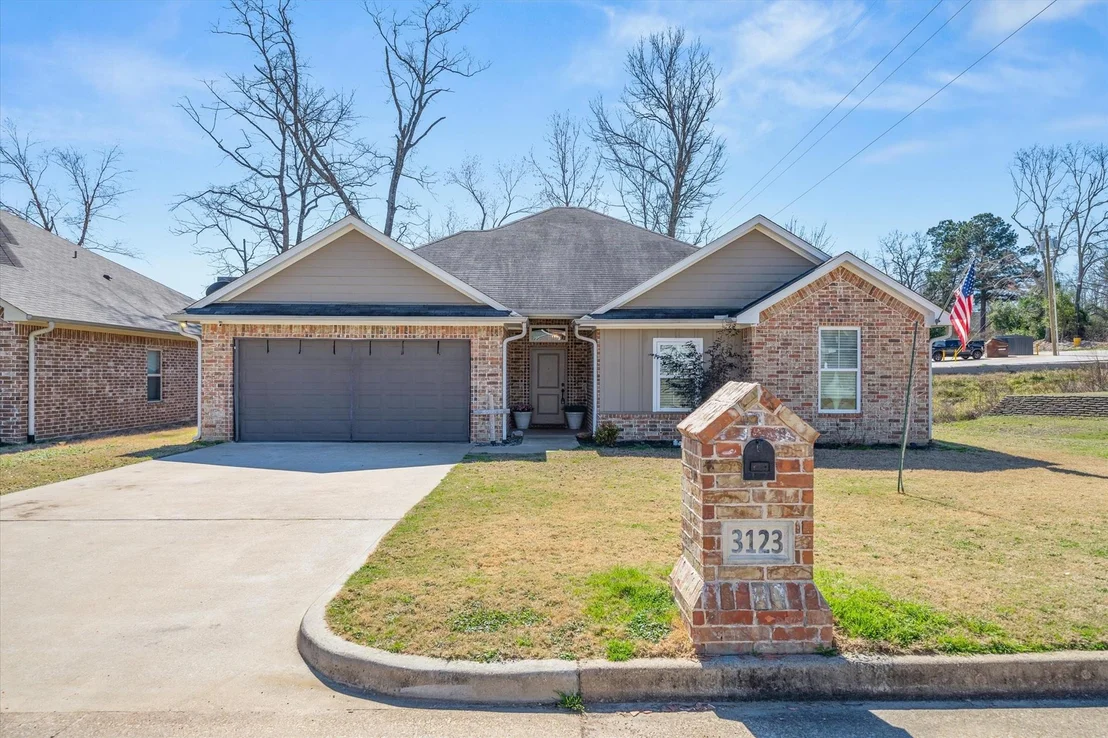 Photo of 3123 Oak Bend