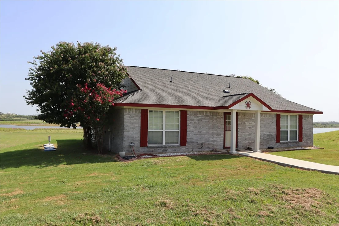 Photo of 333 Lake Point Road