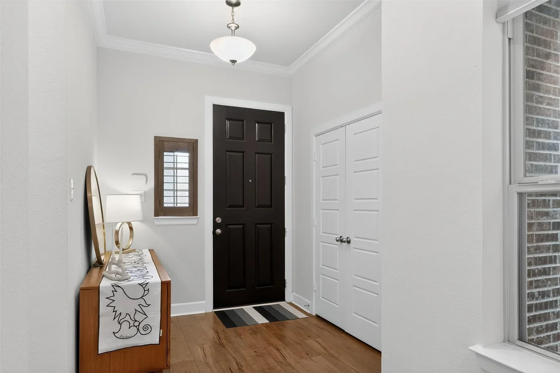 Photo of 580 Courtyard Lane