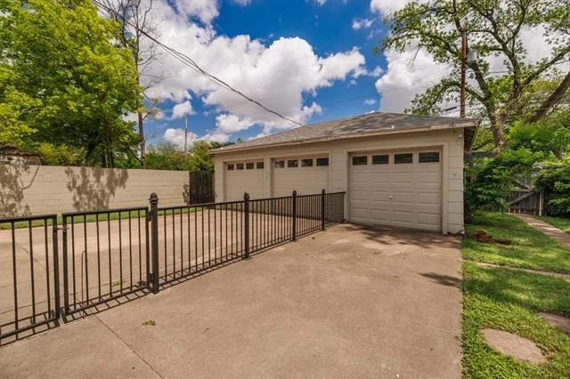 Photo of 817 Rivercrest Drive