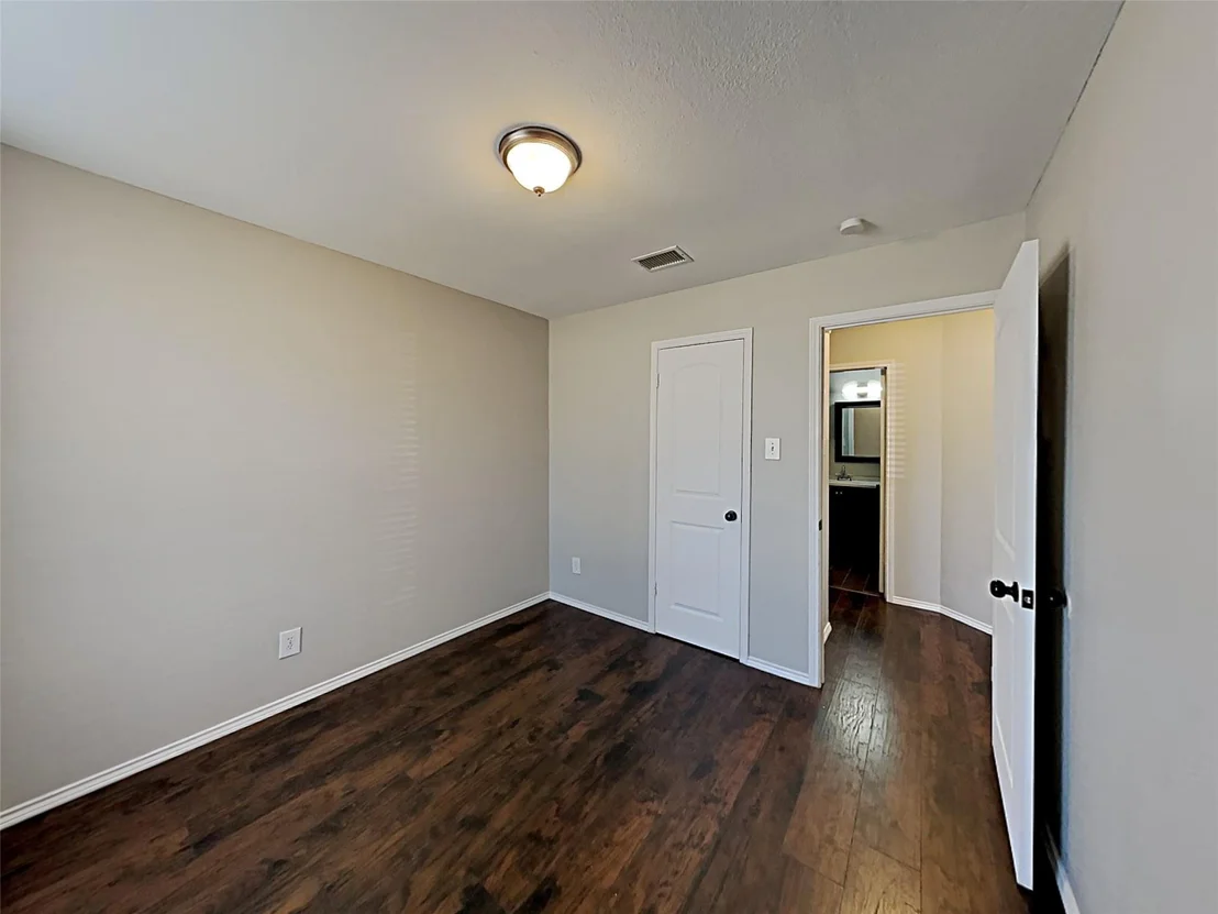 Photo of 833 Weaver Street