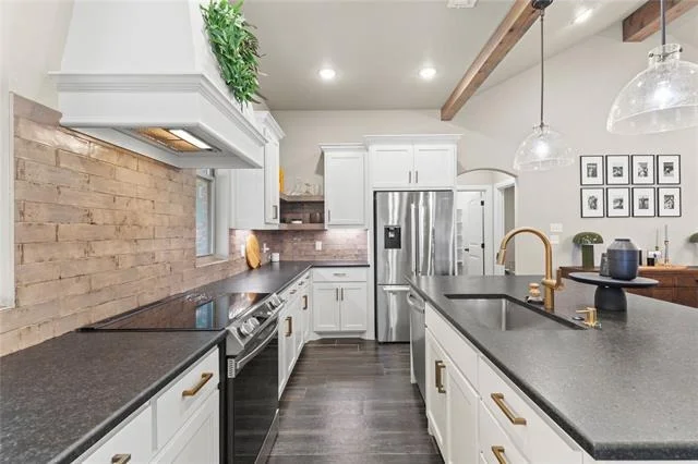 Photo of 916 Silverleaf Drive