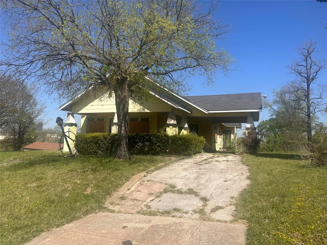 Photo of 2005 Avenue B