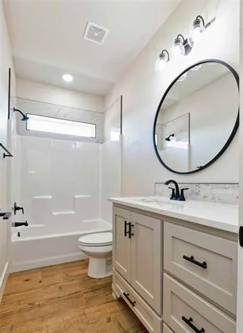 Photo of 140 Logan