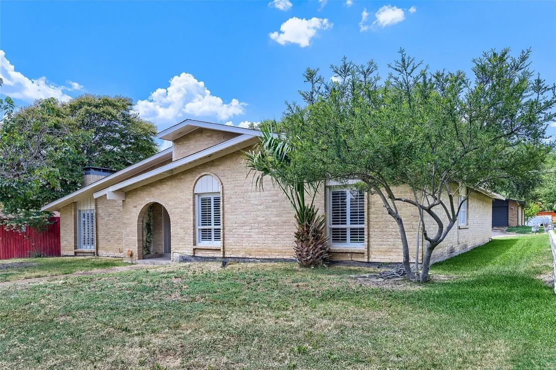 Photo of 6639 Roundrock Road