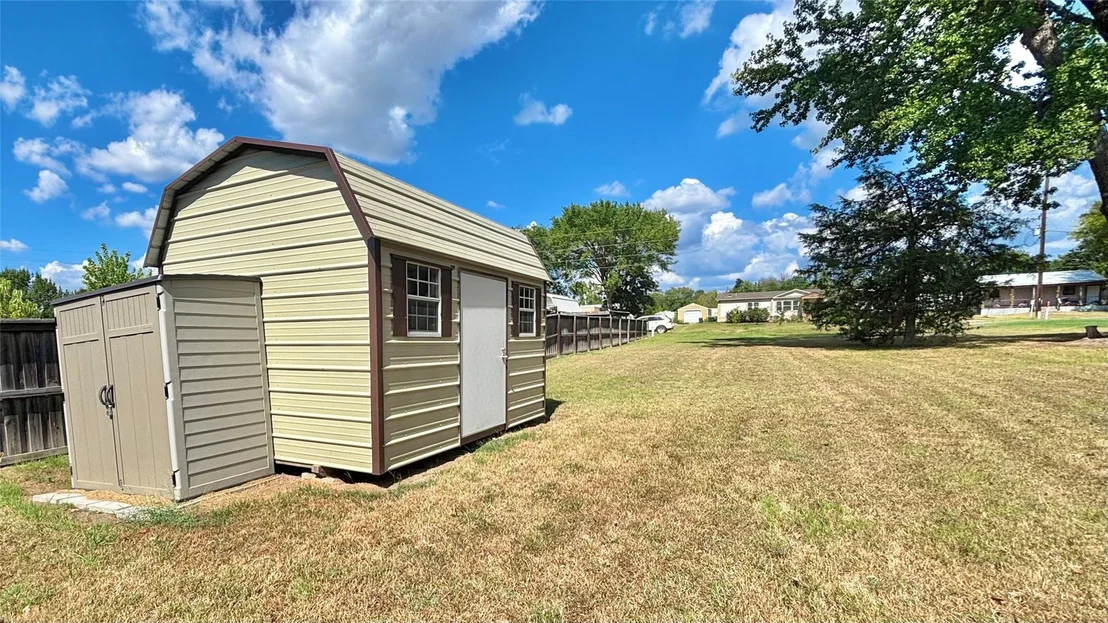 Photo of 555 Comanche Drive