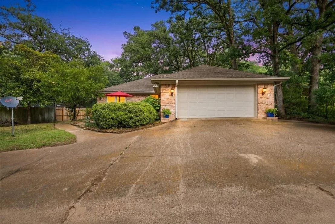 Photo of 241 Hideaway Lane Central