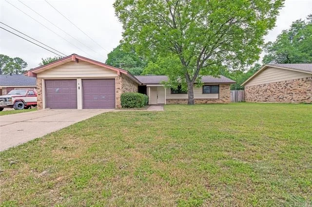 Photo of 2605 Hollywood Drive