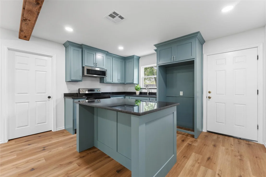 Photo of 2732 Mckenzie Avenue