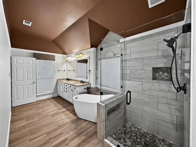 Photo of 2025 Fair Oaks Circle