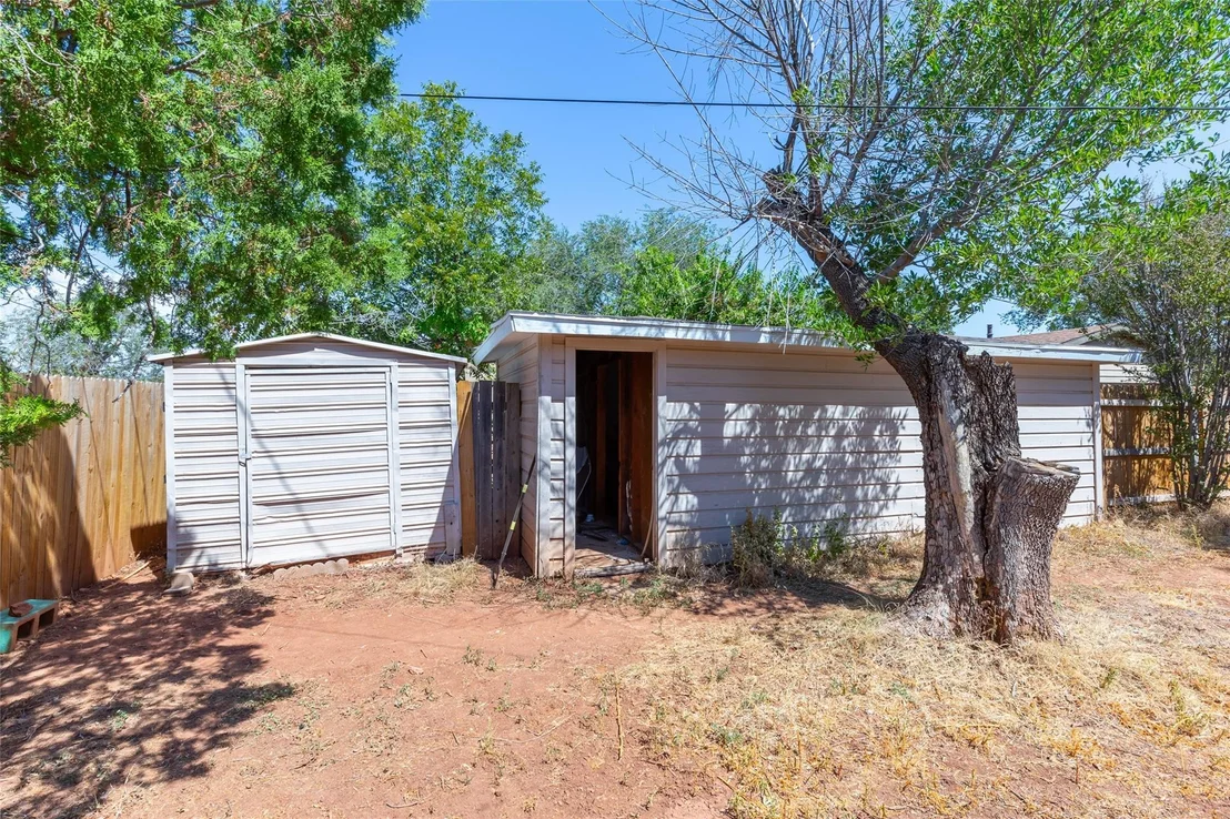 Photo of 2142 N Mockingbird Lane